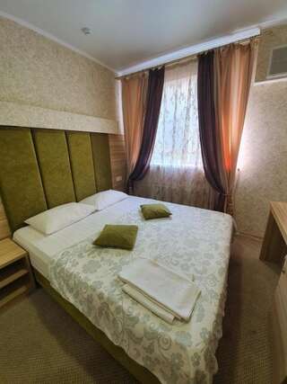 Гостиница Гермес Краснодар Двухместный номер эконом-класса с 1 кроватью или 2 отдельными кроватями-2